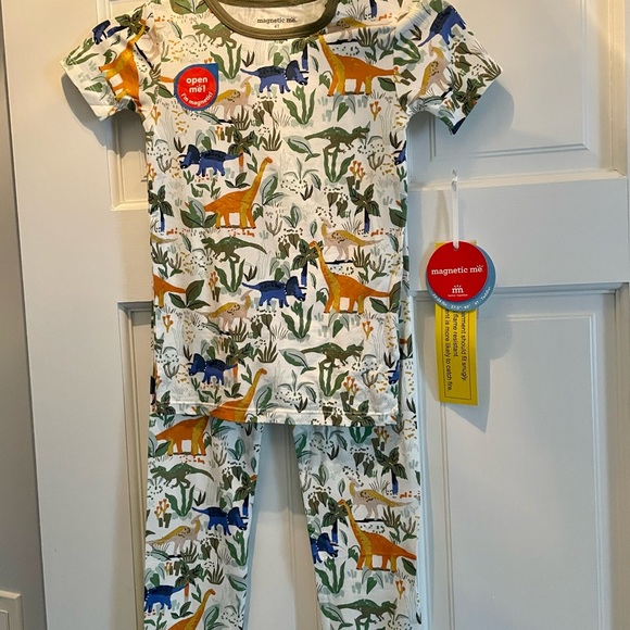 NWT Magnetic Me Modal PJ in Raptor Round Your Finger 4T - Picture 2 of 2